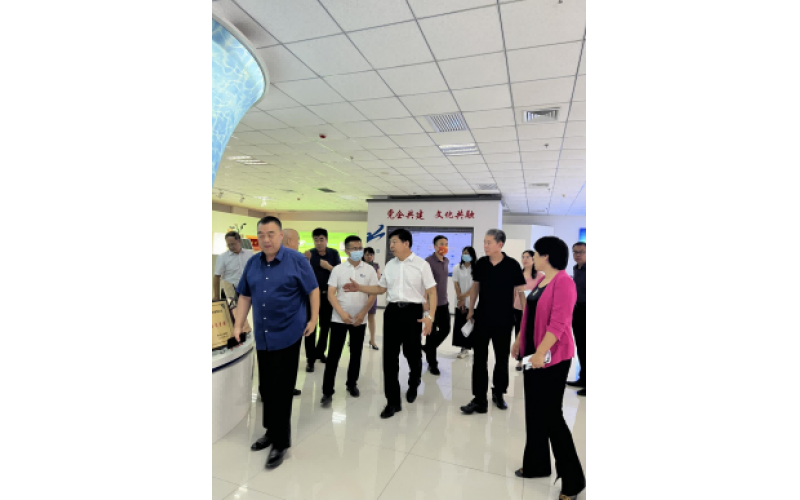 唐山市政協(xié)副主席、黨組成員董學(xué)忠一行來我公司調(diào)研視察